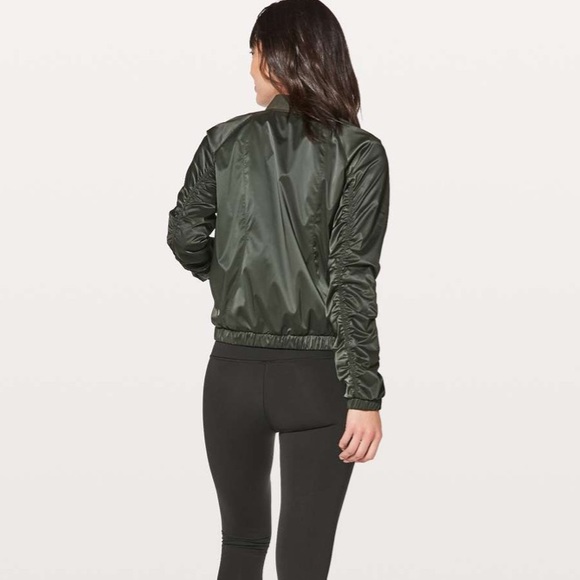 Lululemon Above The Clouds Jacket Evergreen - Picture 2 of 6